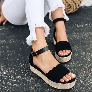 Marc Fisher size 7 Faitful Platform Sandals Black Suede Scalloped Edge